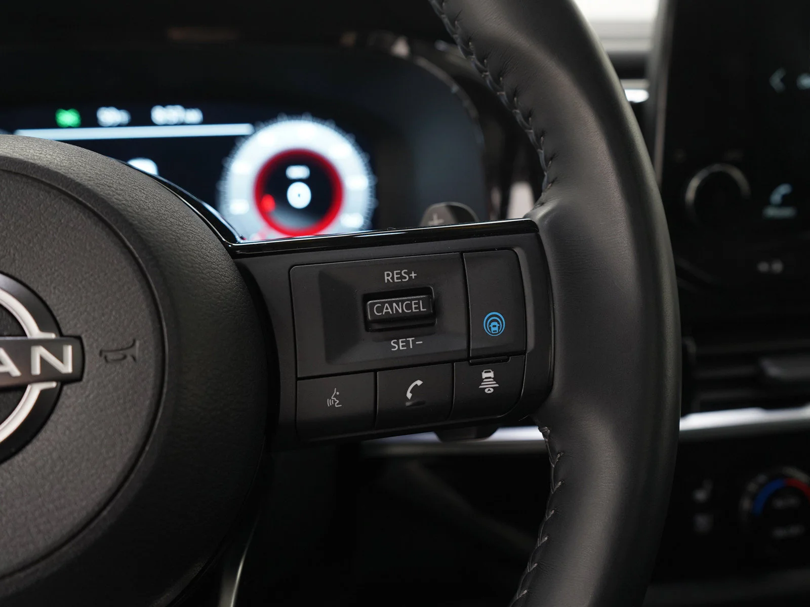 Used 2024 Green Nissan Platinum image 31