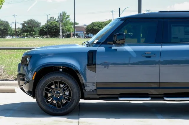 New 2026 Tasman Blue Land Rover X-Dynamic SE image 15