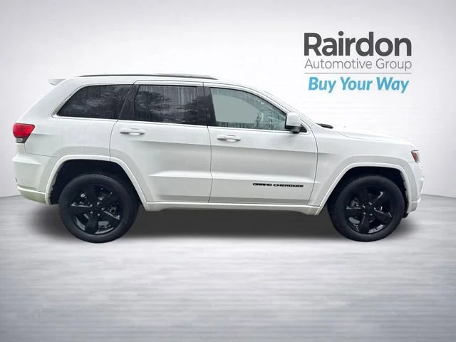 Used 2015 Bright White Clearcoat Jeep Altitude image 8