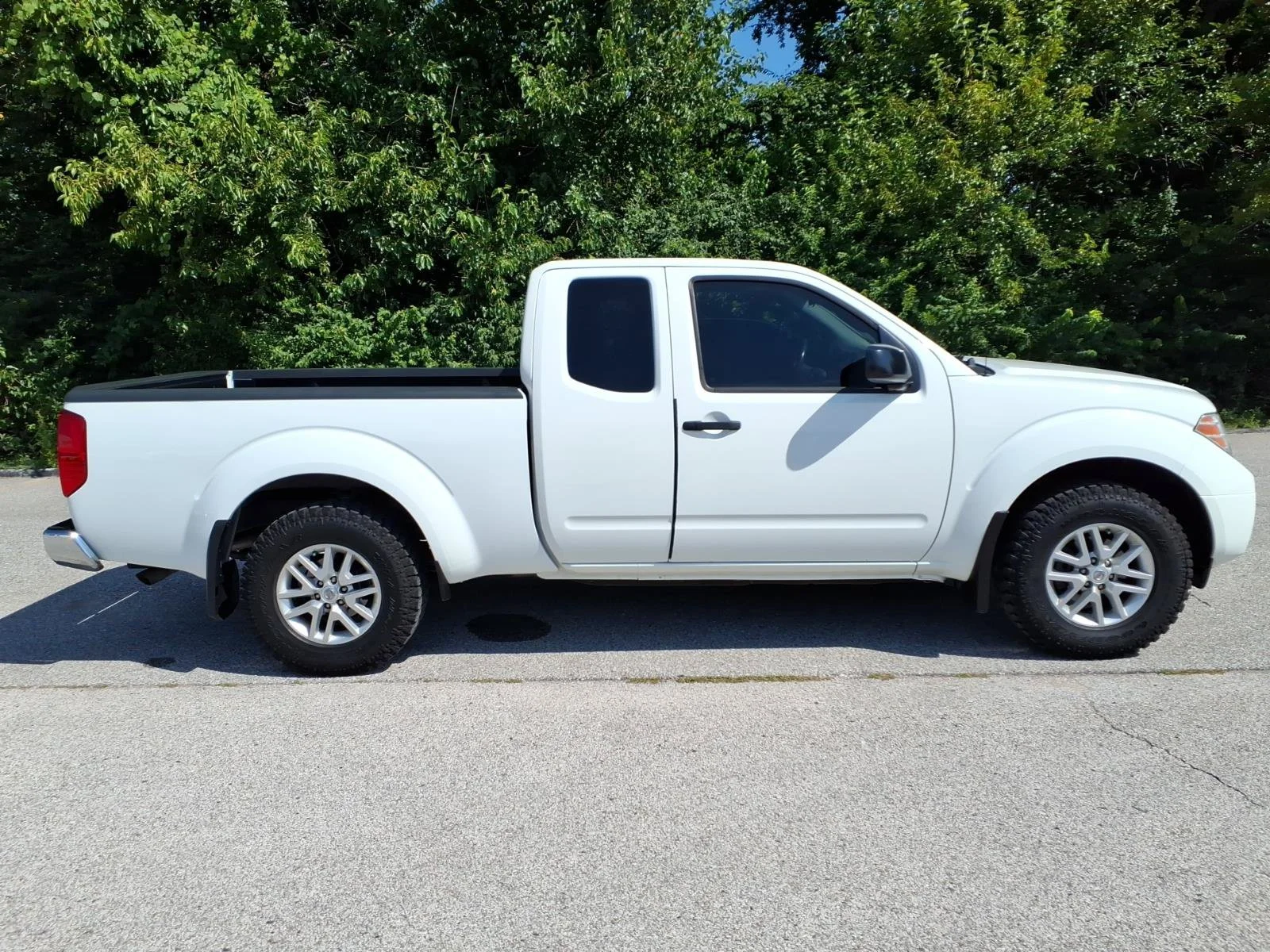 Used 2019 Glacier White Nissan SV image 27