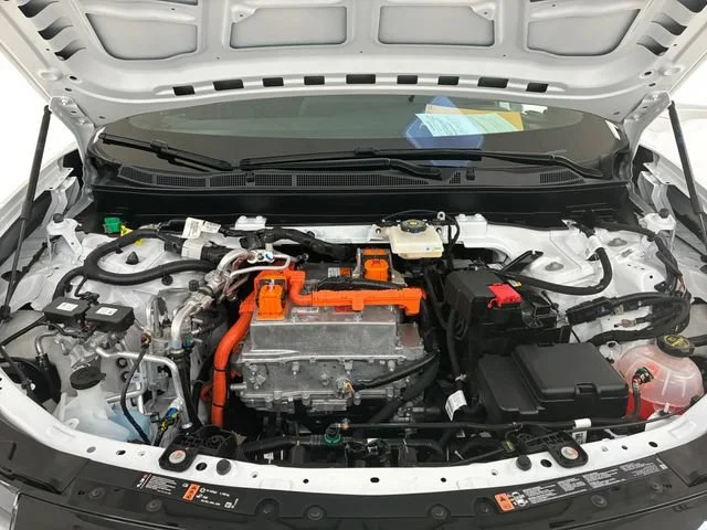 Certified Used 2025 Summit White Chevrolet LT image 11