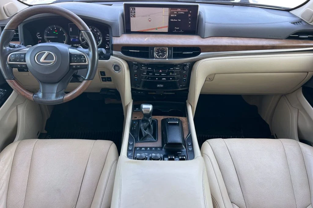 Used 2017  Lexus 570 image 15