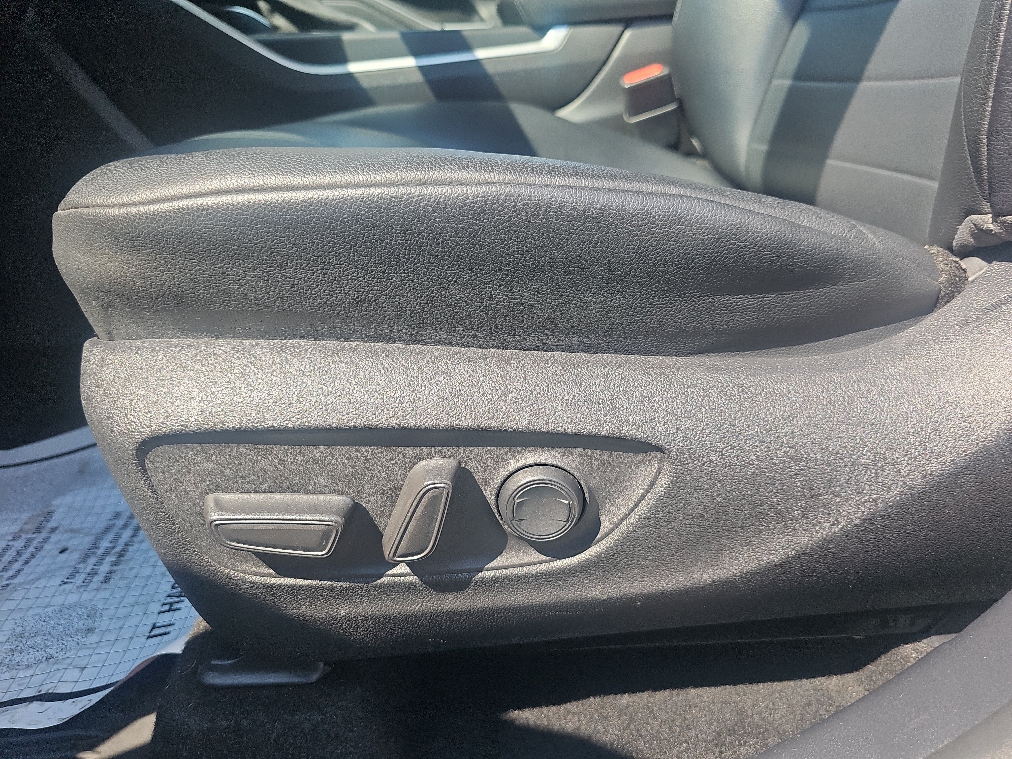 Used 2021 Blizzard Pearl Toyota Hybrid XLE image 13