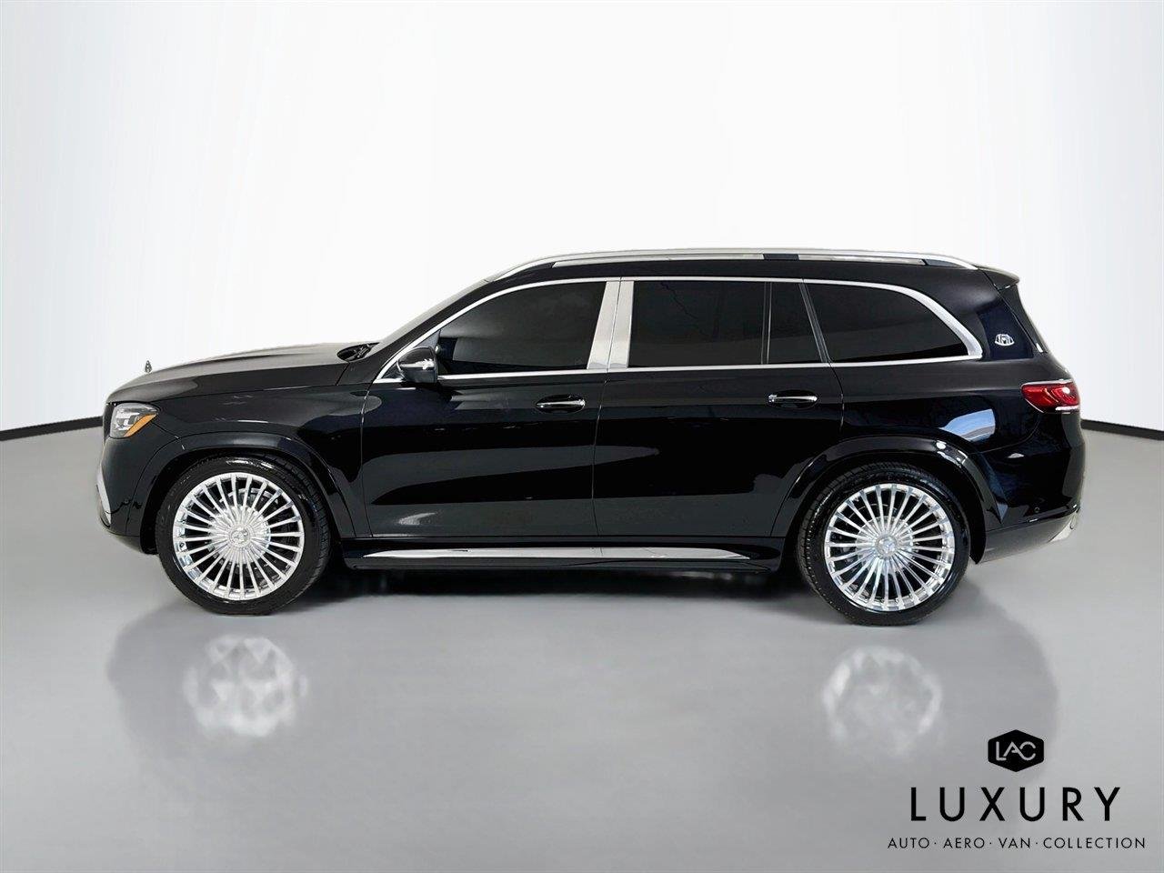 Used 2021 Obsidian Black Metallic Mercedes-Benz Maybach GLS 600 | One Owner | Executive Seating image 9