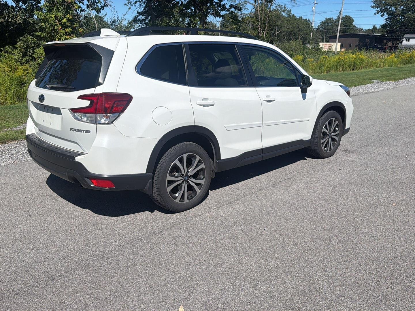 Used 2019 Crystal White Pearl Subaru Limited image 4