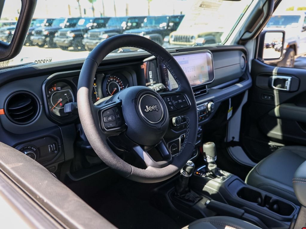 New 2026 Bright White Clear-Coat Exterior Paint Jeep Mojave image 13