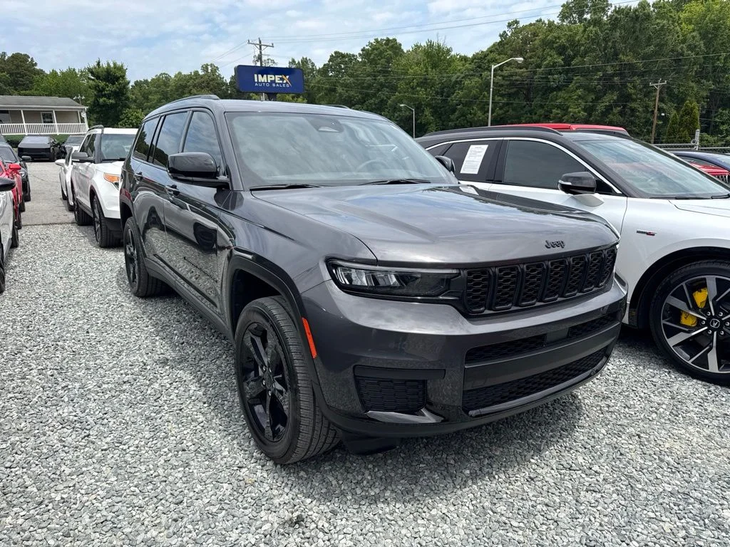 Used 2024 Gray Jeep Altitude X image 2