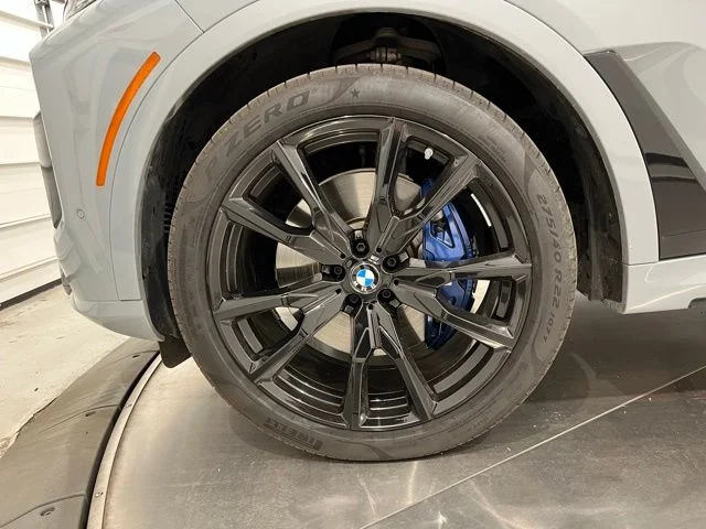 Used 2025 Gray BMW M60i image 22