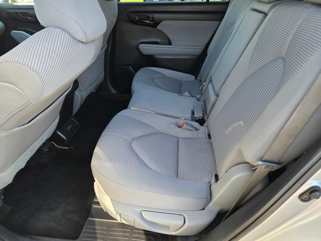 Used 2022 Silver Toyota L image 12