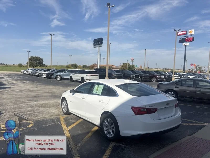 Used 2025 Summit White Chevrolet LT image 3