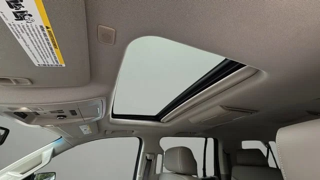 Used 2017 WHITE FROST TRICOAT GMC SLT image 19