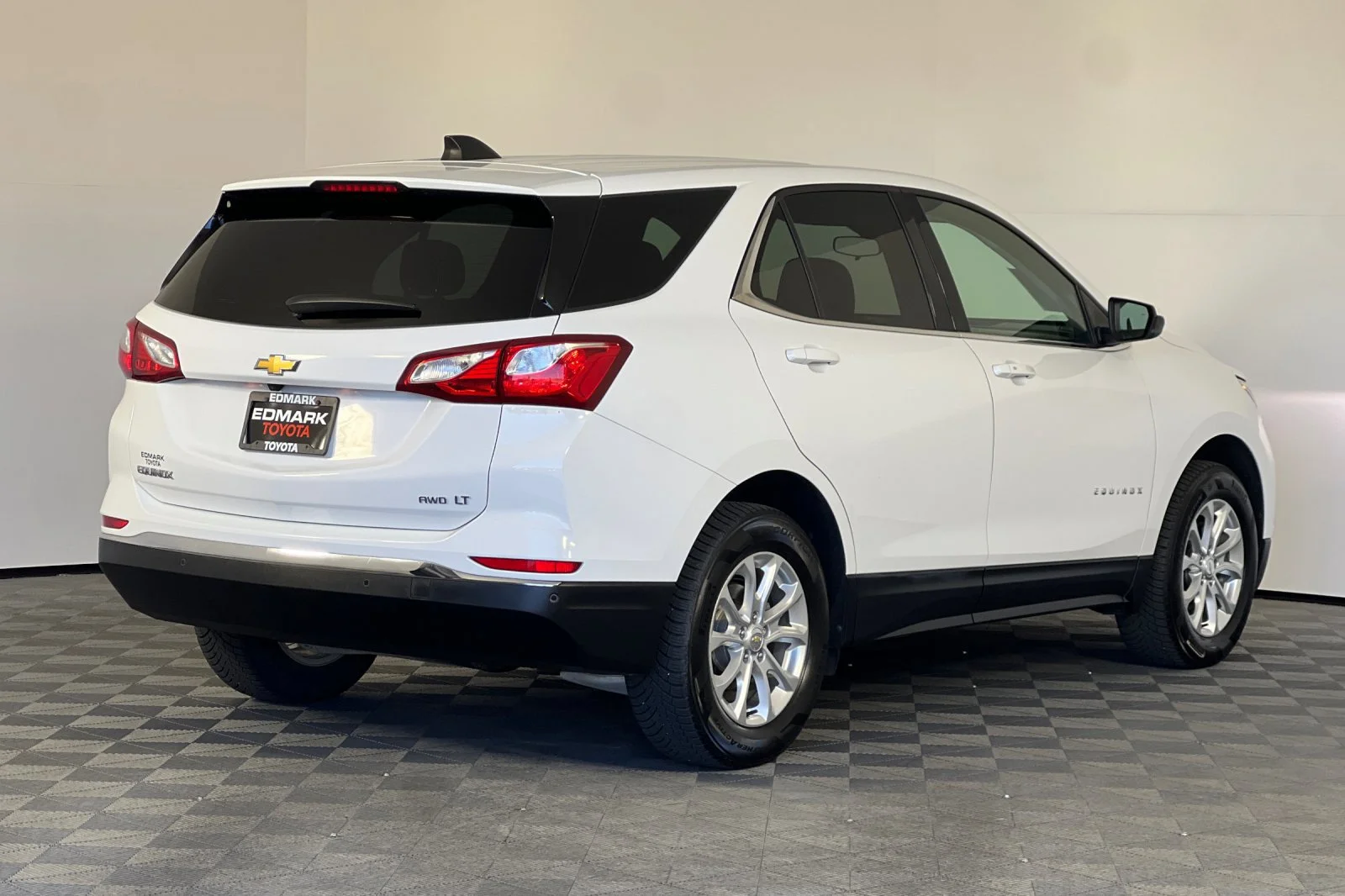 Used 2020 Summit White Chevrolet LT image 3