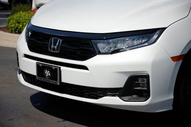 New 2026 Platinum White Pearl Honda Touring image 3