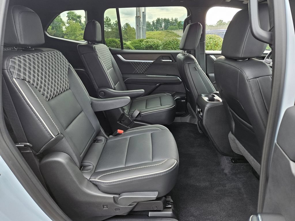 2026 GMC Acadia Denali - Photo 14