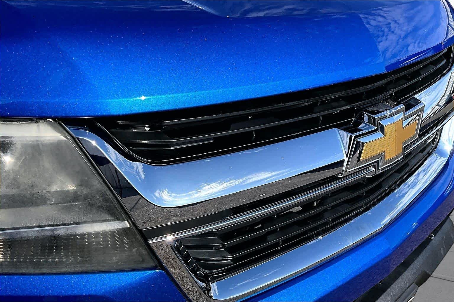 Used 2018 Kinetic Blue Chevrolet 2WD LT image 32