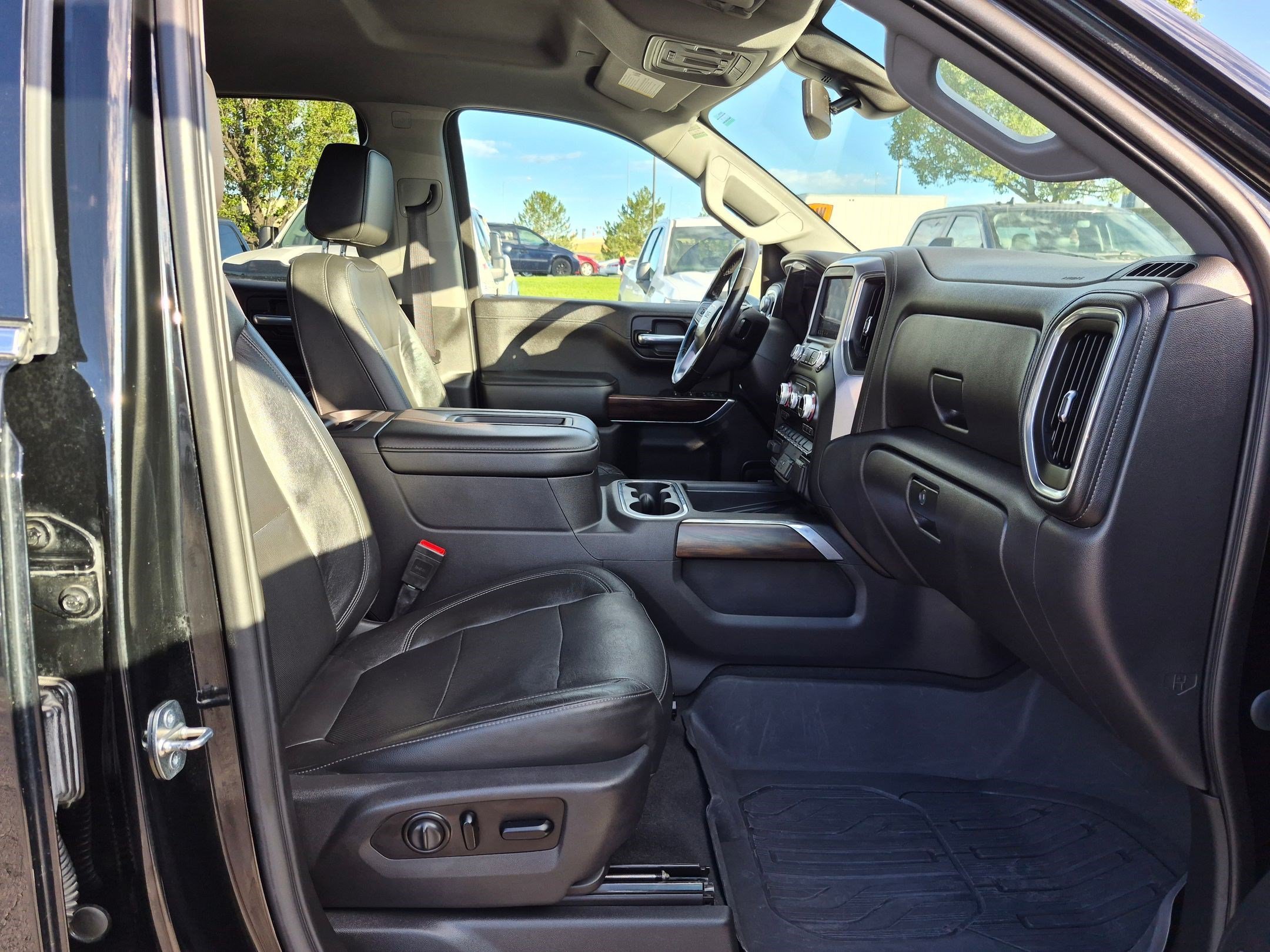 Used 2020 Onyx Black GMC SLT image 31