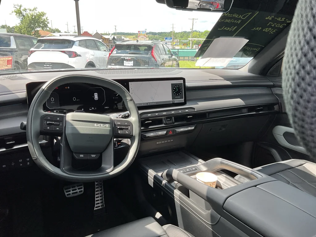 Used 2027 Black Jade Green Kia X-Line SX image 19