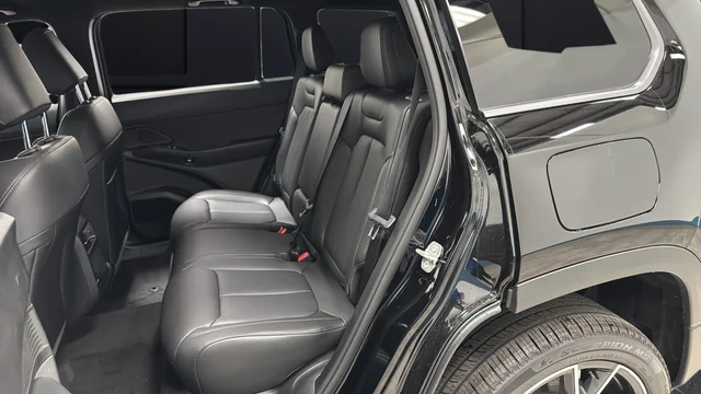 New 2026 Diamond Black Crystal Pearl-Coat Exterior Paint Jeep Limited image 22