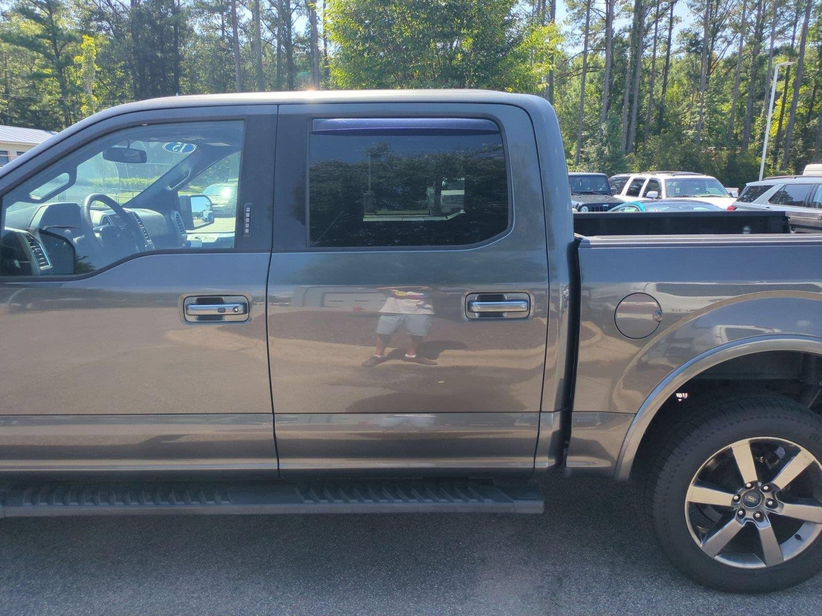 Used 2015 Magnetic Metallic Ford Lariat image 32