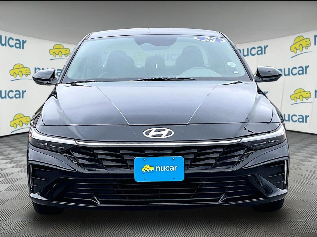 Used 2025 Black Hyundai SEL Sport image 2