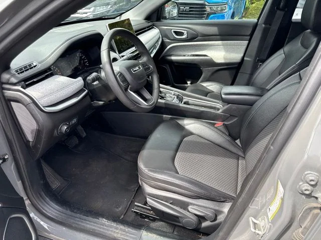 Used 2024 Gray Jeep Latitude image 16