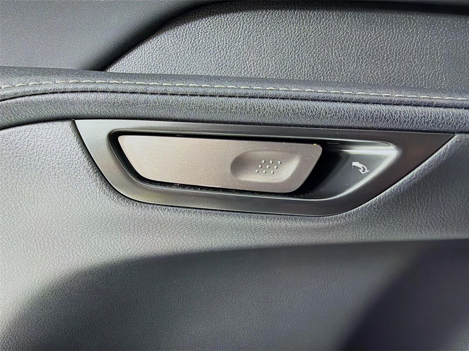 2025 Lexus RX 350 - Photo 8