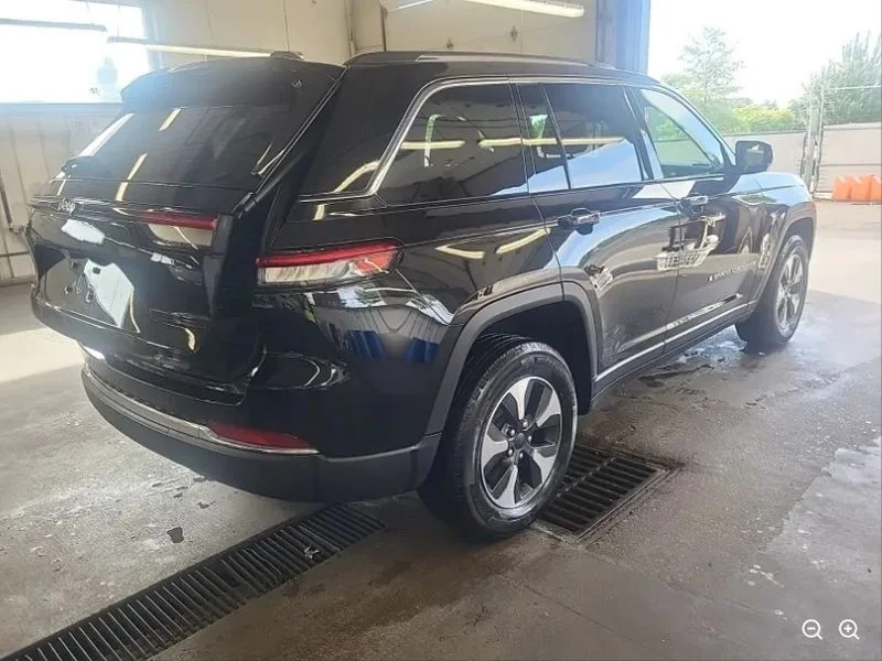 Used 2024 Diamond Black Crystal Pearlcoat Jeep 4xe image 3