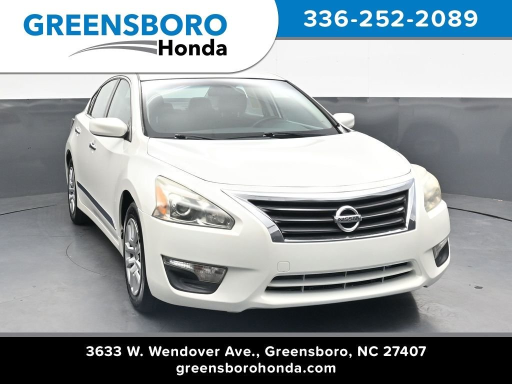Used 2014 White Nissan 2.5 S image 1
