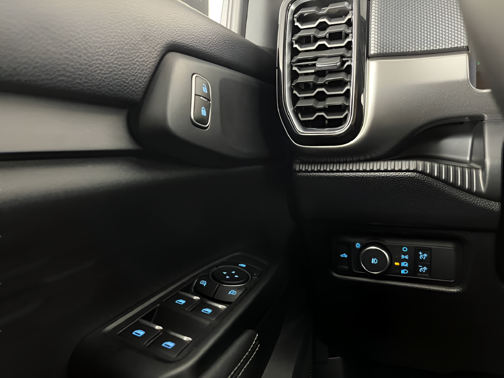 New 2026 Carbonized Gray Metallic Ford XLT image 17
