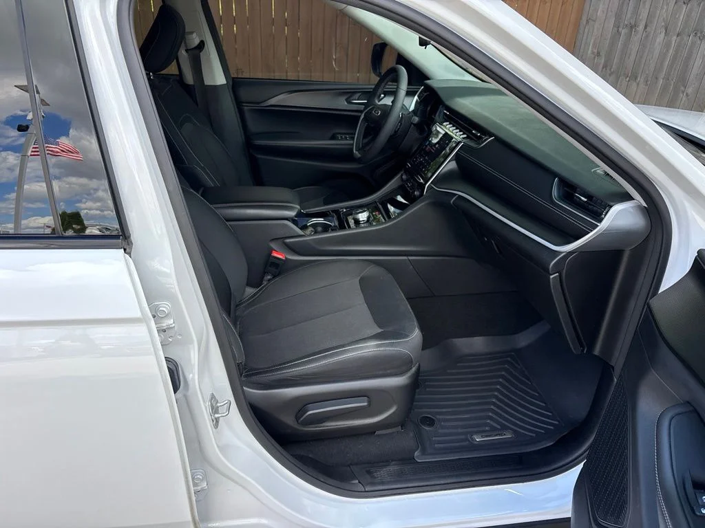 Used 2023 Bright White Clearcoat Jeep Laredo image 12