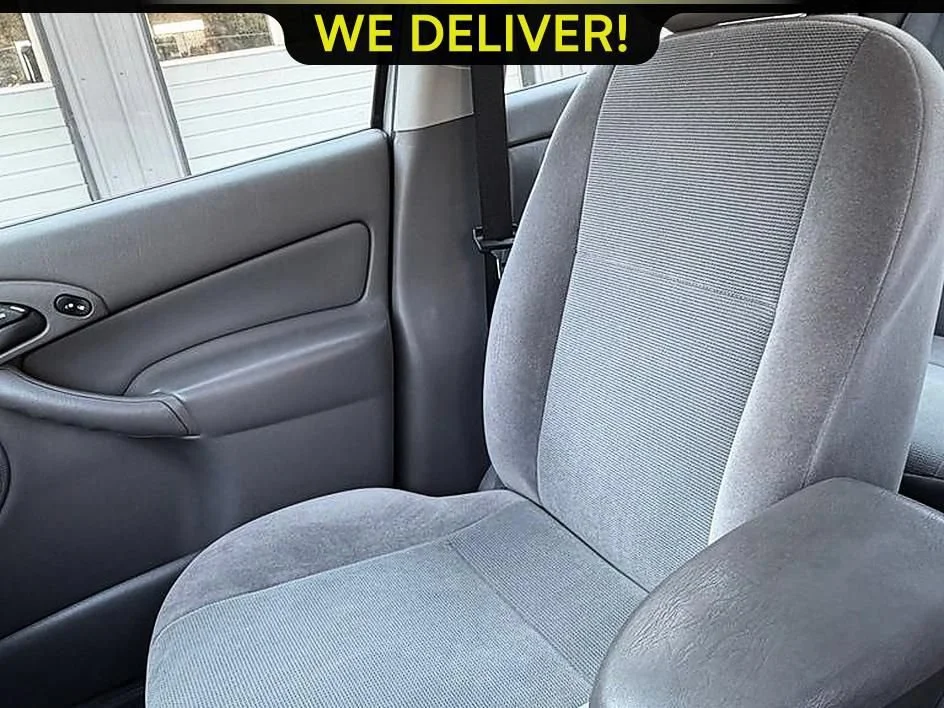 Used 2002 Silver Ford SE Base image 15