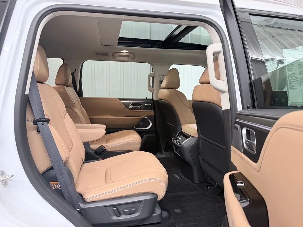 New 2027 RADIANT WHITE INFINITI Luxe 2WD image 42
