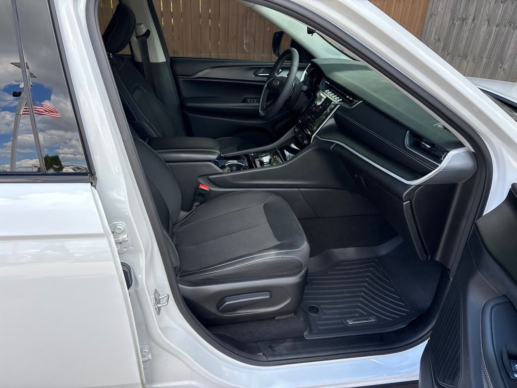 Used 2023 White Jeep Laredo image 12
