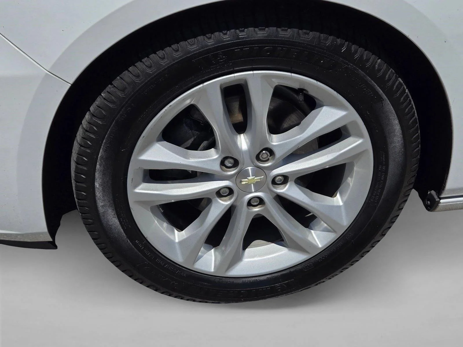 Used 2018 Summit White Chevrolet LT image 22