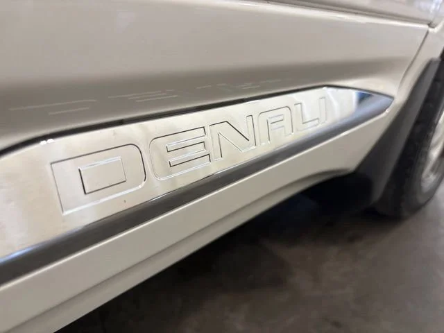 Used 2020 WHITE FROST TRICOAT GMC Denali image 55