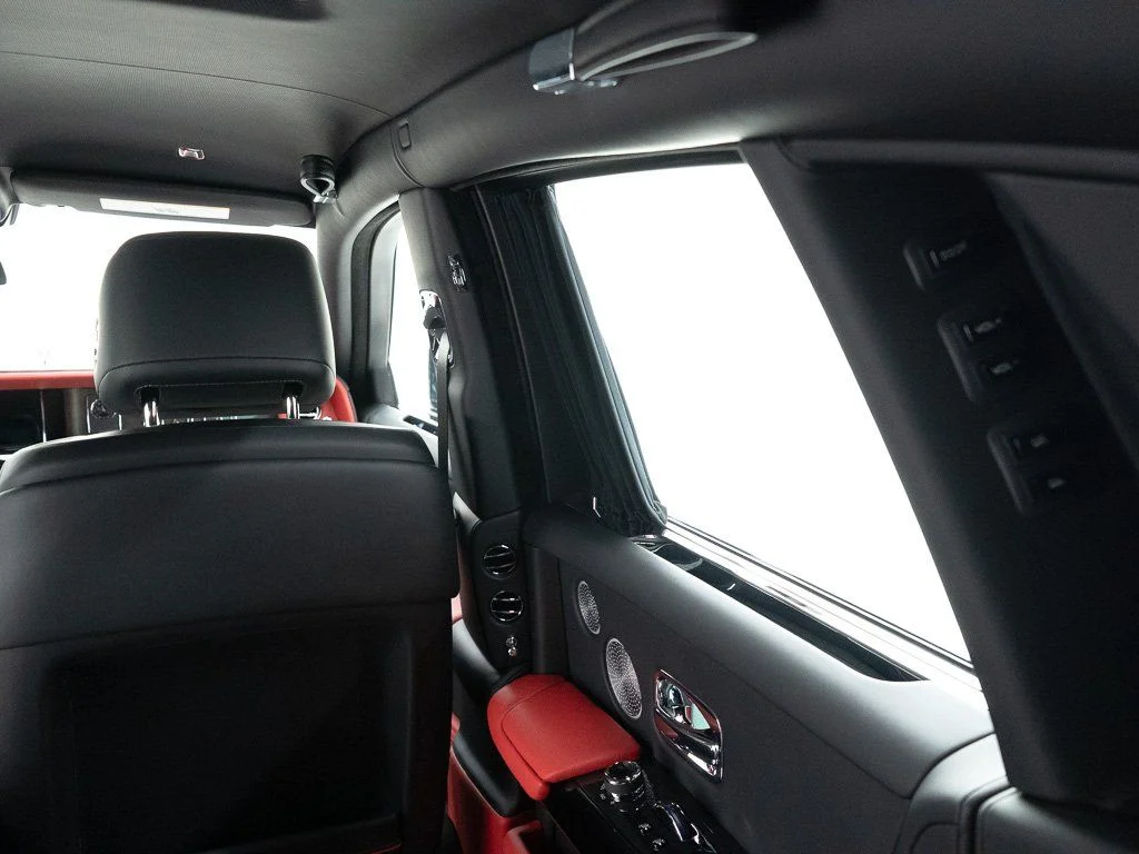 Used 2026 Black Diamond over Iguazu Blue Rolls-Royce  image 30