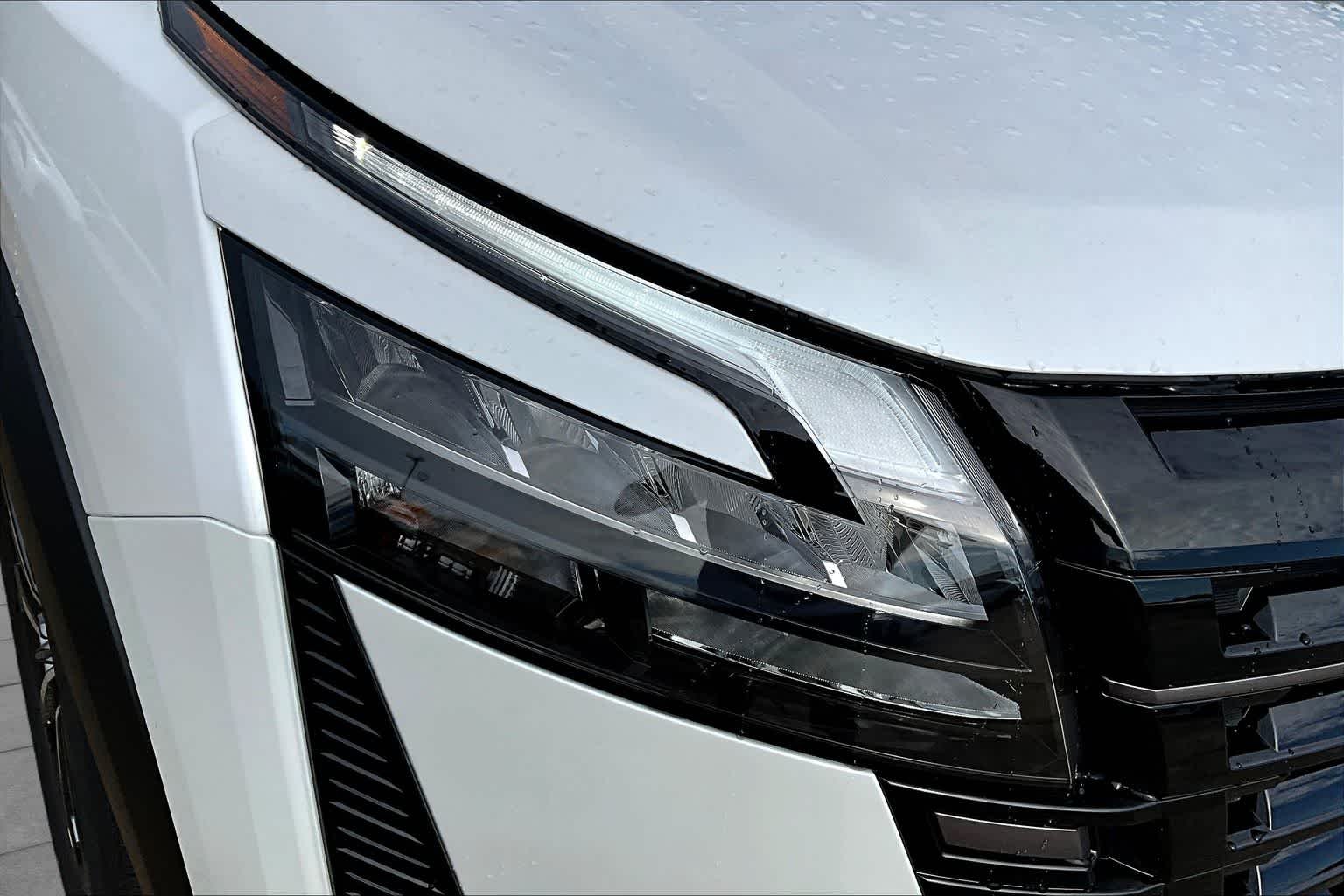New 2026 Everest White Pearl TriCoat Nissan Platinum image 18