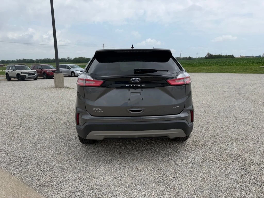 Used 2024 Gray Ford SEL image 5