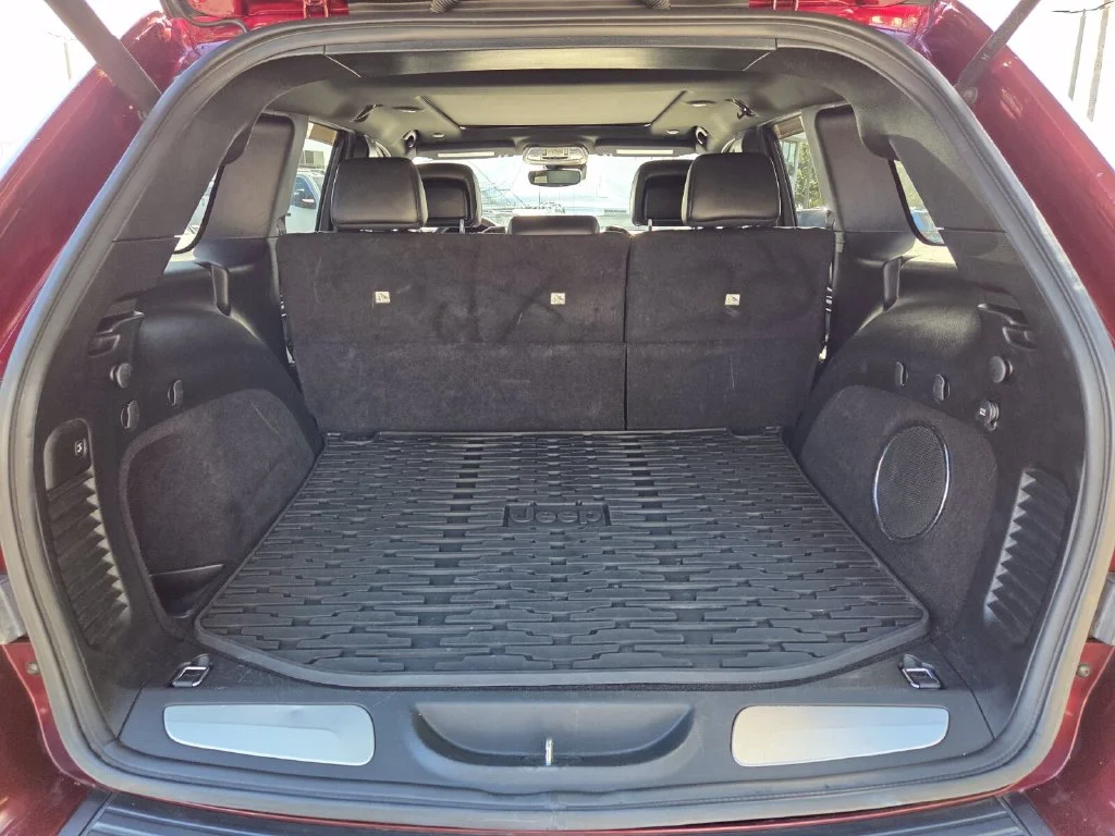 Used 2018 Red Jeep High Altitude image 9