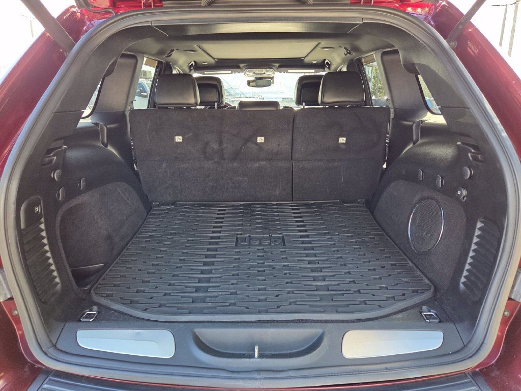 Used 2018 Red Jeep High Altitude image 9