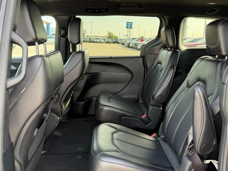 Used 2025 Ceramic Gray Clearcoat Chrysler Select FWD image 10