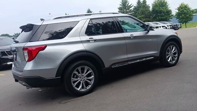 Used 2023 Silver Metallic Ford Limited image 3