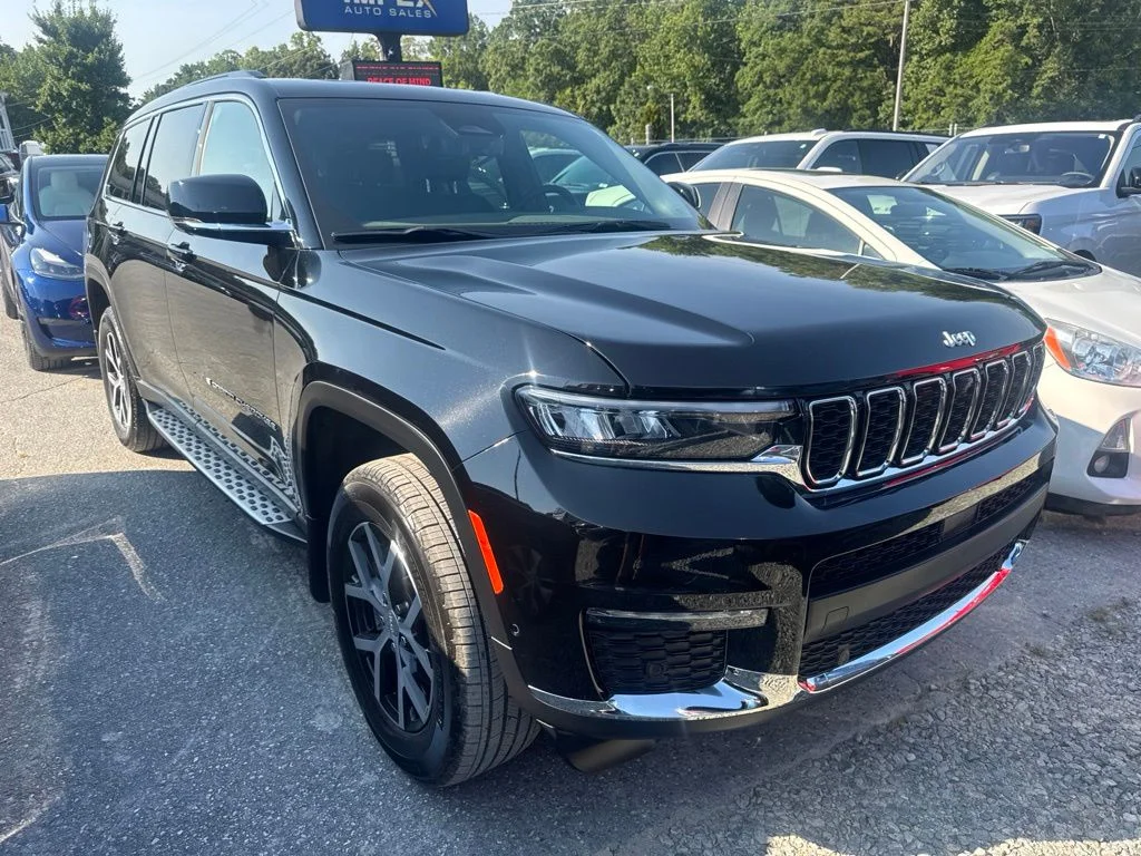 Used 2025 Black Jeep Limited image 2