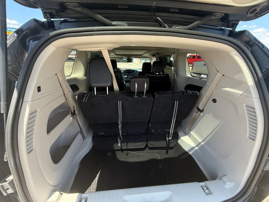 Used 2024 Black Chrysler Limited image 19