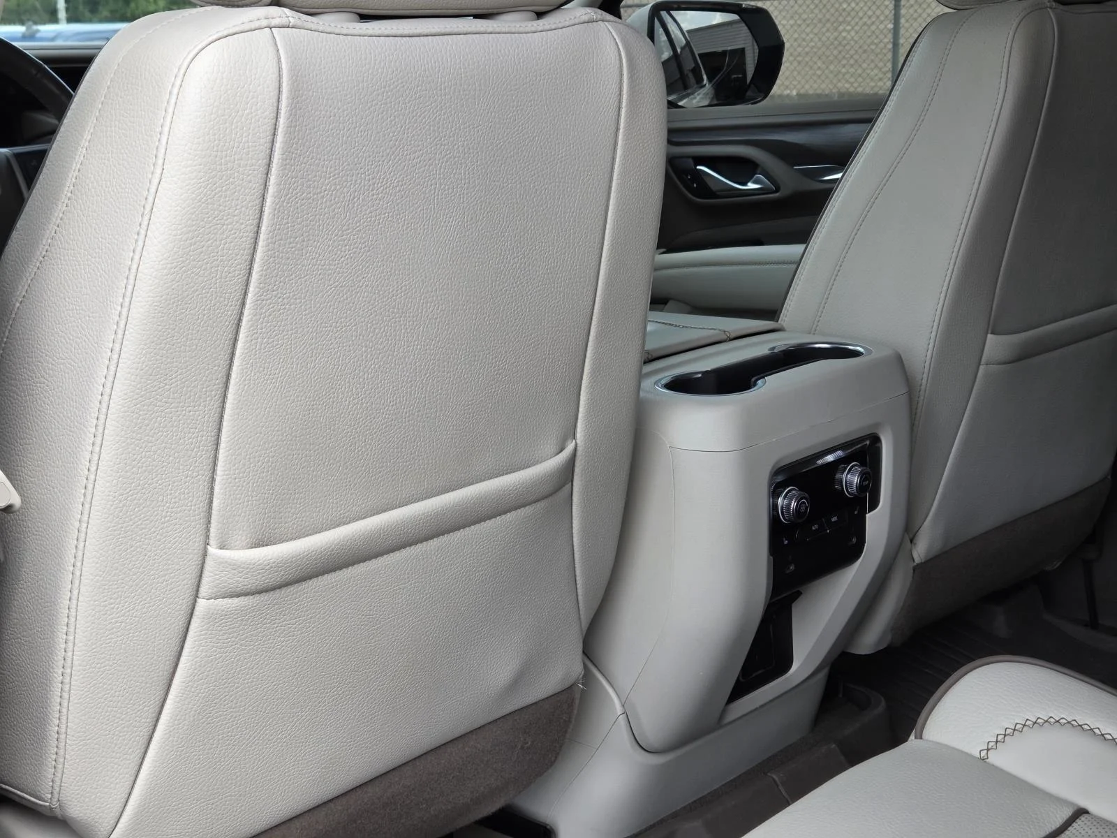 Used 2022 White Frost Tricoat GMC Denali image 34
