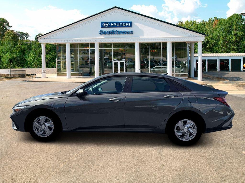 New 2026 Gray Hyundai SE image 3