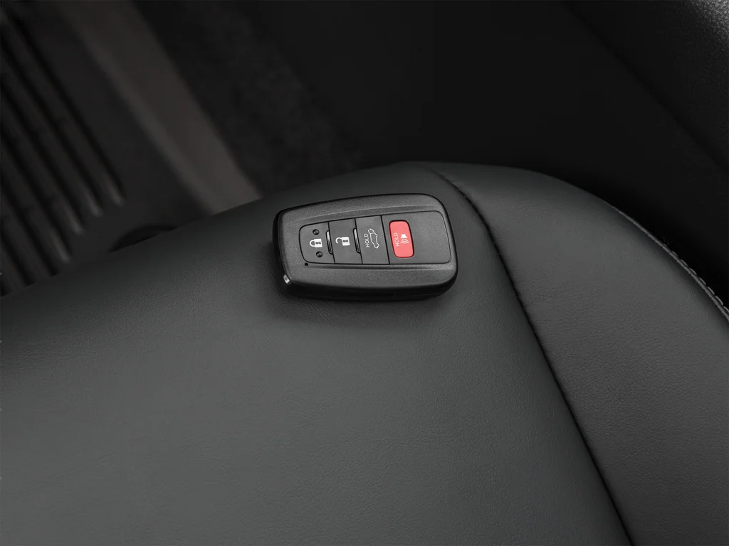 Used 2020 Silver Toyota XLE image 40
