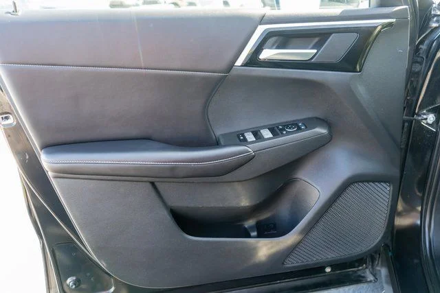 Used 2022 Black Mitsubishi  image 17