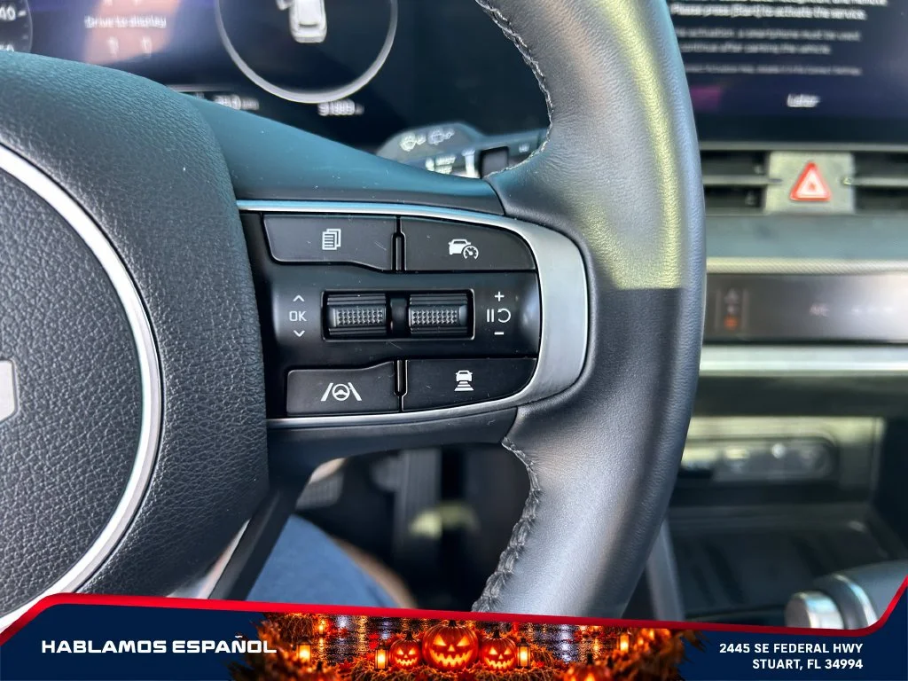 Used 2025 White Kia SX-Prestige image 18