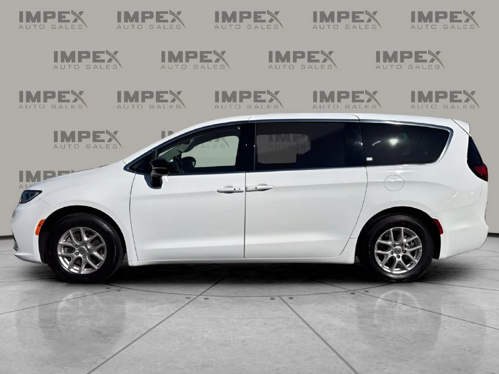 Used 2024 White Chrysler Touring L image 2